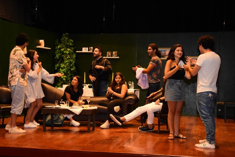 Perfect Strangers play at LAU